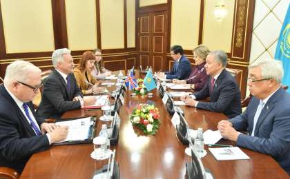 马吉利斯议长会见英国外交部欧洲和美国事务国务大臣邓肯