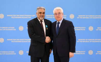 外长会见沙特驻哈大使