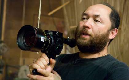 贝克曼别托夫正拍摄一部有关刻赤校园枪击案的影片