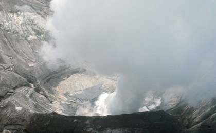 日本阿苏山火山小规模喷发