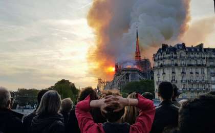 托卡耶夫总统就巴黎圣母院大火向法国人民表示慰问