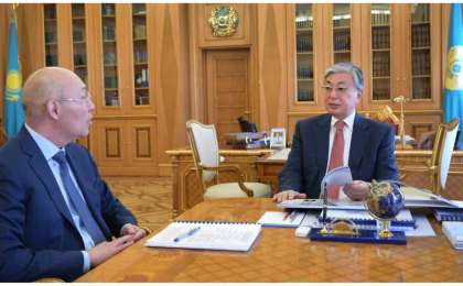 托卡耶夫总统接见阿斯塔纳国际金融中心总裁