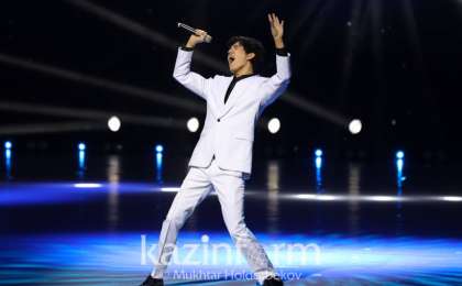 迪玛希用歌声震撼乌兹别克斯坦观众