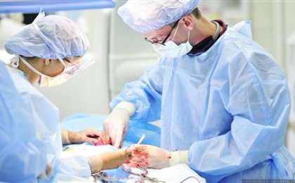 Ақтөбелік дәрігерлер соғыс ардагерінің денесінде 63 жыл тұрған оқты алды