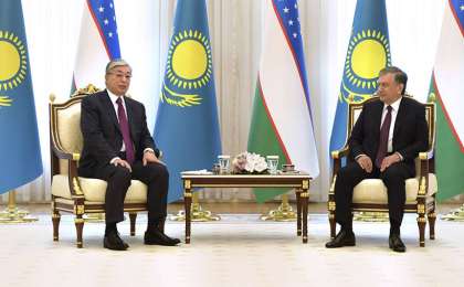 哈乌两国总统举行小范围会谈