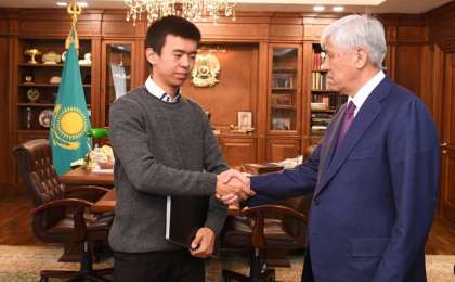 Өртенген үйден екі баланы құтқарған студентке білім гранты берілді