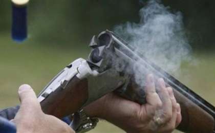 Ер адам әйелінің басына аң аулайтын мылтықпен оқ атқан