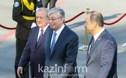 托卡耶夫总统抵达塔什干 开始进行国事访问