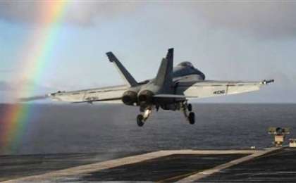 Екі әскери ұшақ Тынық мұхитына құлады