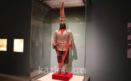 哈萨克斯坦国家象征"金人"在中国国家博物馆展出
