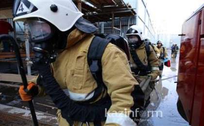 Алматыда 3 қабатты ғимарат өртеніп жатыр