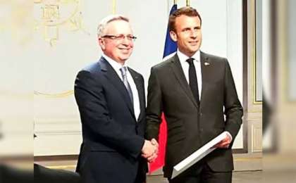哈萨克斯坦大使向马克龙递交国书