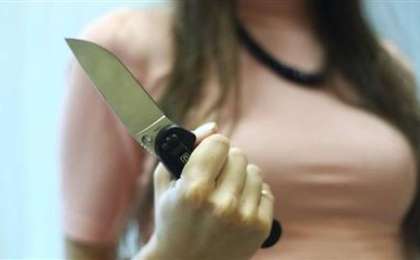 Ақтауда әйел туған інісіне пышақ сұғып алды