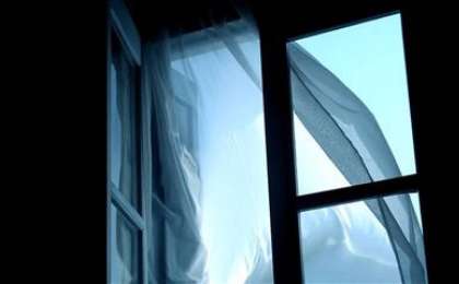 Оралда ер адам алтыншы қабаттан құлап, көз жұмды