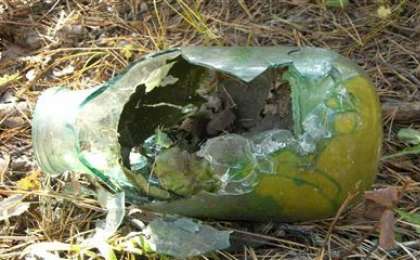 Семейде 10-қабаттан банкі лақтырып, кішкентай баланы жарақаттаған