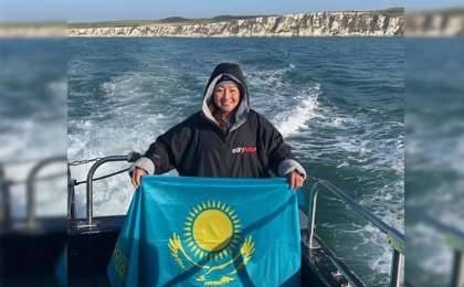 哈萨克斯坦女子成功横渡英吉利海峡