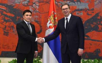 哈萨克斯坦大使向塞尔威亚总统递交国书