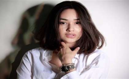 Клипке ашық-шашық киіммен түскен әнші лицензиясынан айырылды