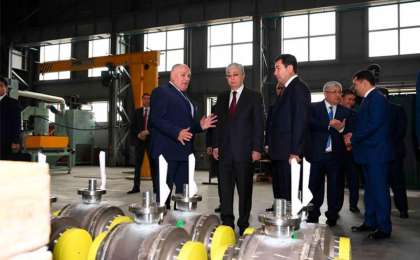 总统走访卡拉干达州萨热阿尔卡经济特区