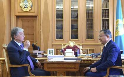 托卡耶夫总统接见民族和睦大会副主席