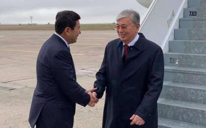 托卡耶夫总统抵达卡拉干达州开始工作视察