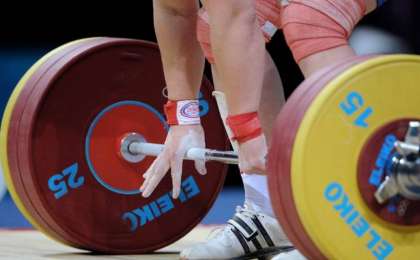 哈萨克斯坦选手在亚洲青年举重锦标赛上夺银