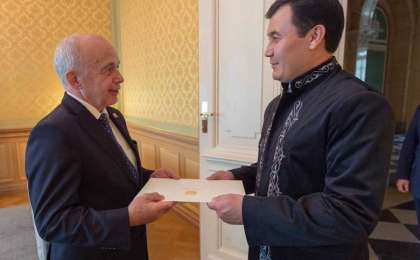 哈萨克斯坦新任大使向瑞士主席递交国书