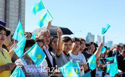 哈萨克斯坦总统：民族意识只能通过民族语言形成