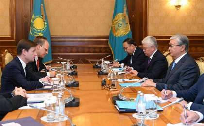 托卡耶夫总统会见美国副国务卿黑尔