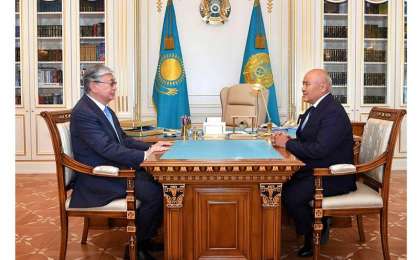 托卡耶夫总统接见突厥斯坦州州长舒克耶夫