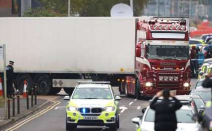 英国货柜车内惊现39具尸体 警方正在核实死者身份