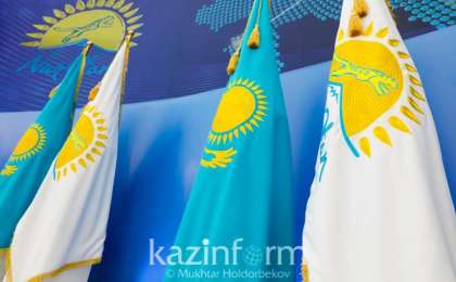 纳扎尔巴耶夫主持召开祖国之光党政治委员会扩大会议