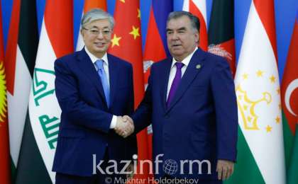 托卡耶夫总统会见塔吉克斯坦总统拉赫蒙