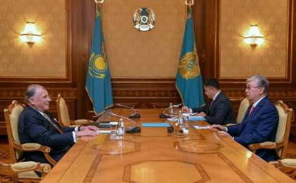 托卡耶夫总统会见巴伊铁列克国有控股公司独立董事