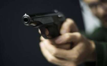 Ер адам ойыншық тапаншамен дүкен тонаған