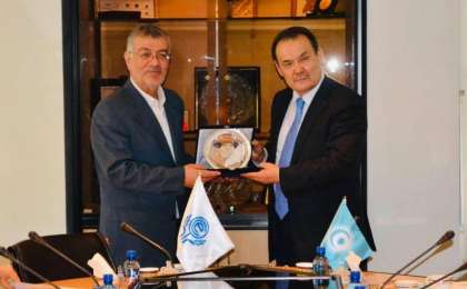 突厥议会秘书长与经合组织秘书长在伊朗会晤