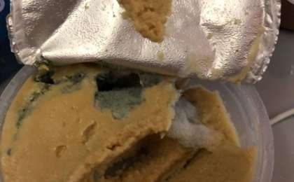 Ұшақ пассажирі көгерген тамаққа екі рет өтем ақы төлеген