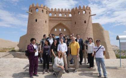 外国媒体团游览突厥斯坦州旅游景点