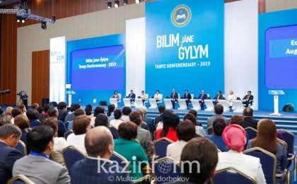 托卡耶夫总统出席教育领域“8月研讨会”