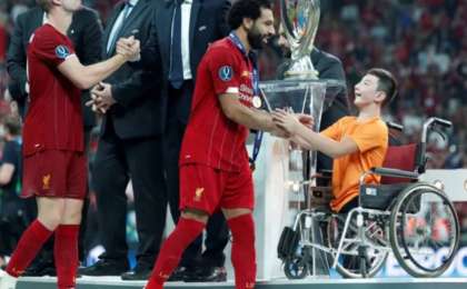 总统发推文赞扬哈萨克斯坦先天性无退男孩的坚强意志