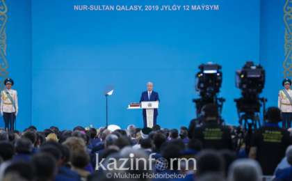哈萨克斯坦总统承诺将减少贫富差距、改善环境和道路质量