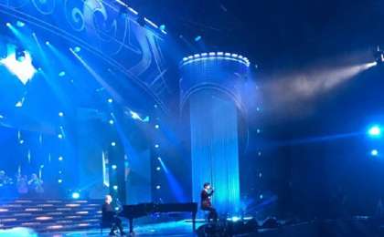 迪玛希在阿拉•普加乔娃音乐会上献唱