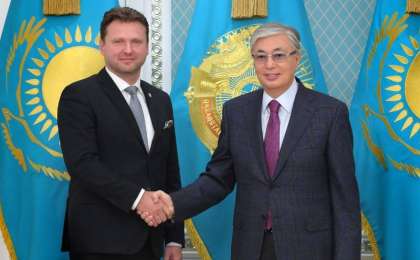 托卡耶夫总统会见捷克众议院议长冯德拉切克