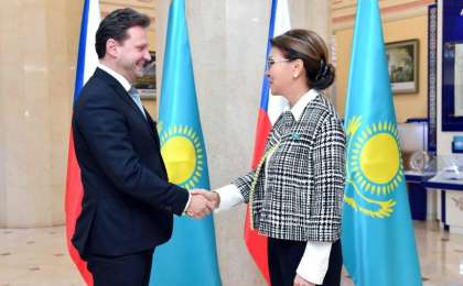 参议院议长纳扎尔巴耶娃会见捷克众议院议长