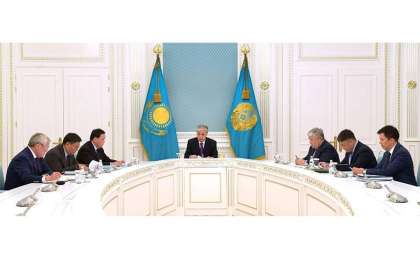 托卡耶夫总统主持召开经济问题工作会议