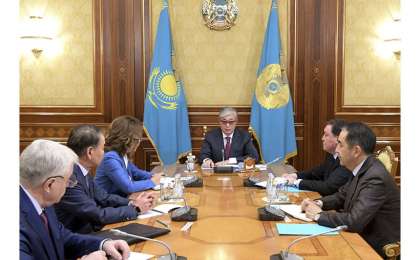 总统接见参议院议长和政府总理