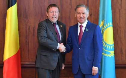 尼格马图林会见比利时众议院议长布拉克