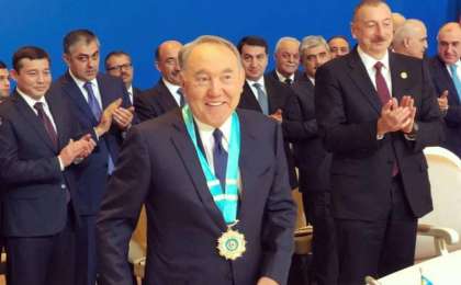 哈萨克斯坦首任总统被授予突厥世界最高荣誉奖章