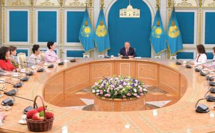 Нұрсұлтан Назарбаев әйелдер қауымы өкілдерімен «Көктем шуағы» атты кездесу өткізді
