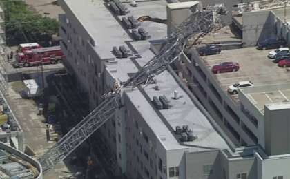 Көп қабатты үйге кран құлап кеткен